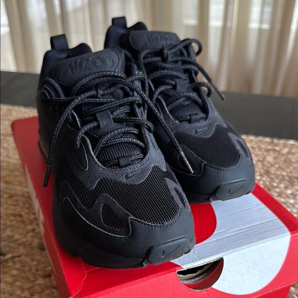 Nike Air Max 200 Triple Black Sneakers - Picture 2 of 3
